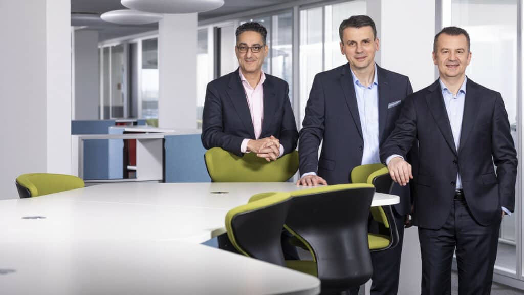 Instone Real Estate CEO Kruno Crepulja (Mitte) und COO Andreas Gräf